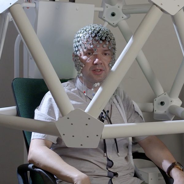 Zdjęcie do wykładu Badanie aktywności elektrycznej mózgu z wykorzystaniem aparatury elektroencefalograficznej
